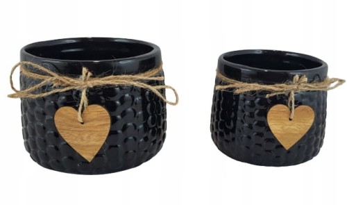 DONICZKA OSŁONKA CERAMICZNA CZARNA WYTŁACZANE KROPKI 12,5 × 9,5 × 12,5 cm SZNUREK JUTOWY I DREWNIANA ZAWIESZKA SERCE - DWA ROZMIARY