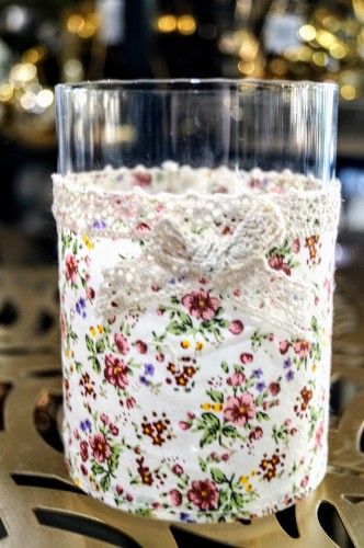 SWIECZNIK-Vintage-W ROZYCZKI-Z-KORONKA