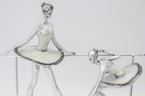 Srebrna figurka dwie baletnice w trakcie treningu BALETNICE
