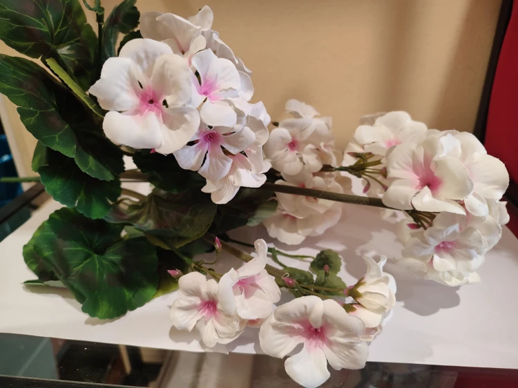 PELARGONIA sztuczne kwiaty BUKIET gałązka 46 cm BIAŁO-RÓŻOWA